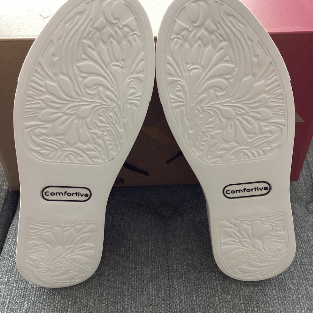 Comfortiva Thayer Apron Toe Sneaker (Women) 8.5M - Picture 5 of 12